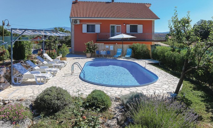 Vojnic Sinjski Apartment | The apartment with pool is located in the middle of greenery, in the small village Vojni.