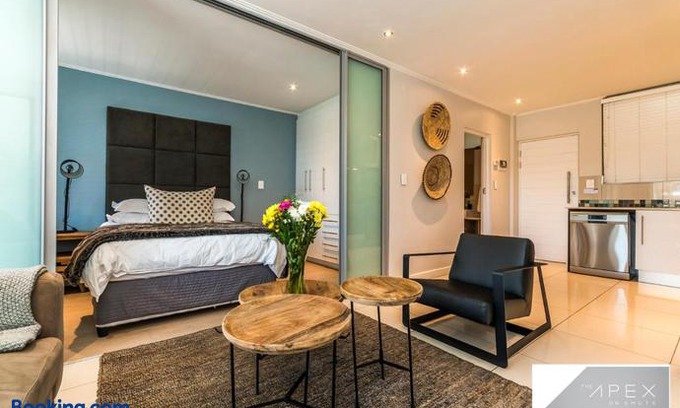 Greater Johannesburg Metropolitan Area Apartment | The Apex On Smuts
