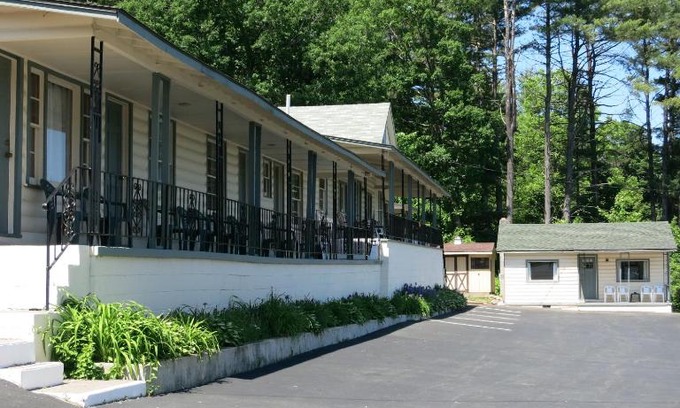 Lake George Hotel | The Austin Inn