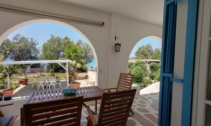 Aliki House | The Authentic Beachfront Summer House in Parosnn