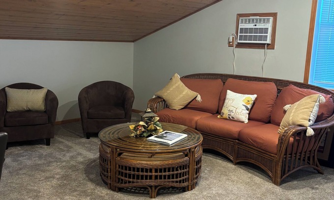 Cambridge Apartment | The Back Lot Loft – downtown Cambridge, MN