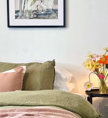 Orange Apartment | The Baker's Bed - Private 2 King BR Guest Suite