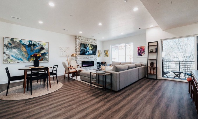 People's Freeway House | The Ballpark - New Trendy Townhome with 6 beds, private garage, and 6 desks