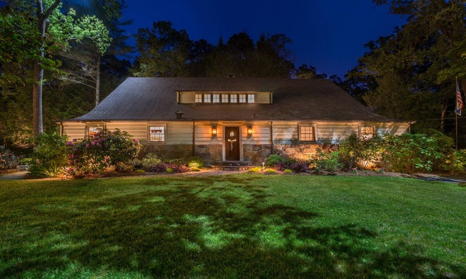 Lakemont House | The Barn at Lake Rabun-A place to Gather w/Family&Friends, - Rent & Relax!