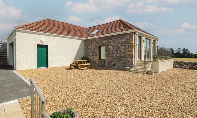 Cupar Cottage | THE BARN, LOWER LODGE, pet friendly, with a garden in Cupar, Fife