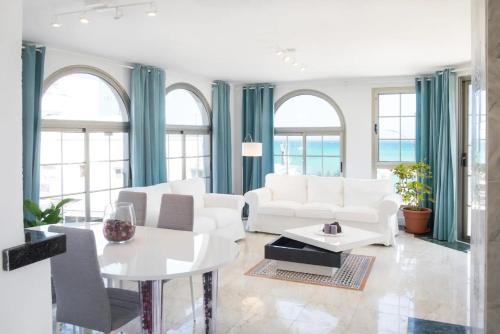 Corralejo House | THE BAXMAN SUITE - A suite on the shore