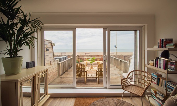 Seaford Cottage | The beach box - a houses that sleeps 6 guests in 3 bedrooms