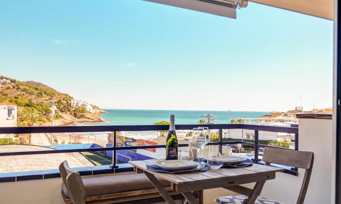Sitges Apartment | The Beach Studio Aiguadolç by Hello Homes Sitges
