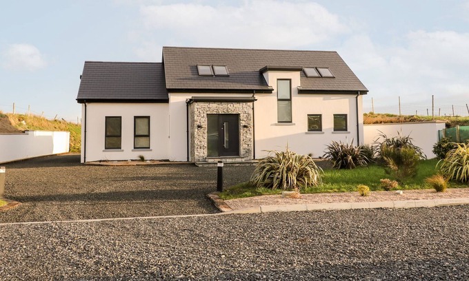 Gortahork Cottage | THE BEACHHOUSE, pet friendly in Gortahork, County Donegal