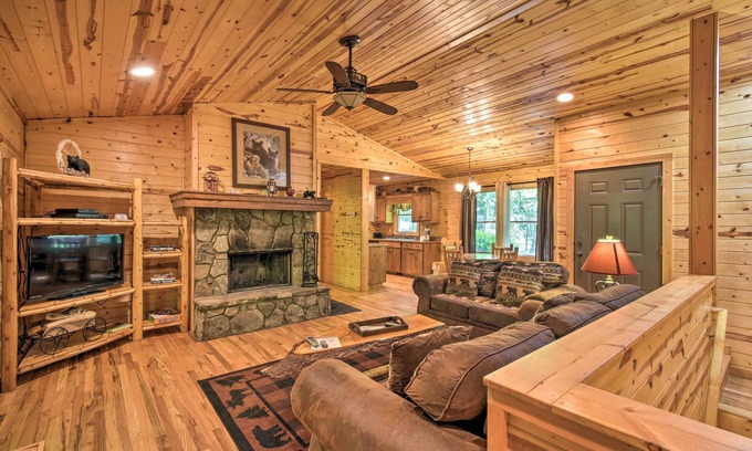 Helen Cabin | ‘The Bear Paw’ at the Sautee Mountain Retreat