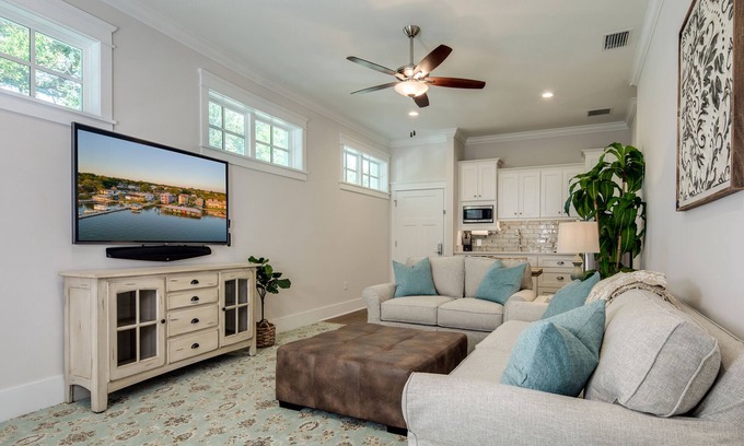 Mount Dora Cottage | The Beauclair * 3 min walk to Downtown Mt. Dora!