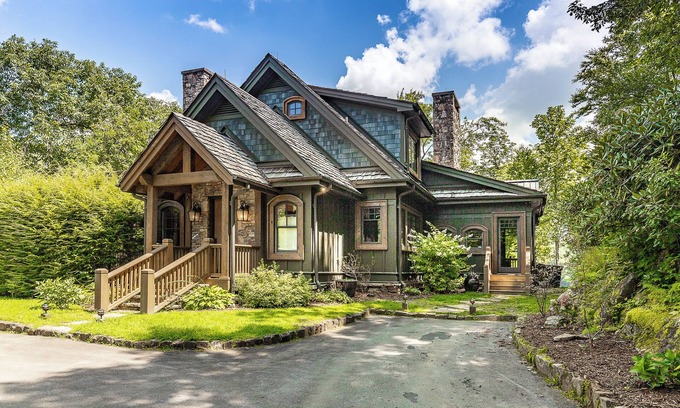 Lake Toxaway House | The best of both worlds