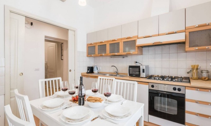 Monti Apartment | The Best Rent - Three-beroom flat near Colosseum