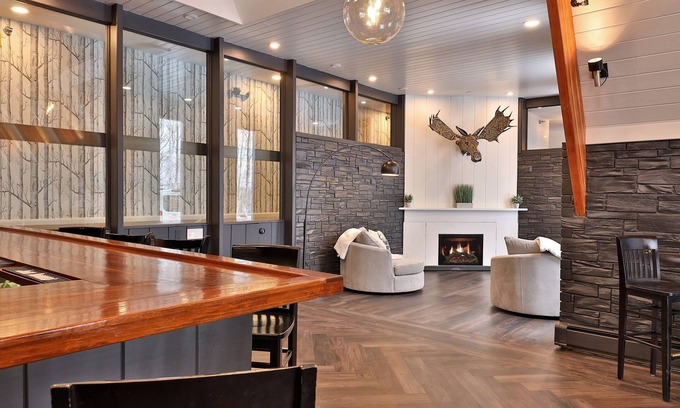 Killington Cabin | The Birch Ridge: Owner's Suite #5 - Queen/sofa Bed Suite In Killington. Hot Tub. Renovated. 1 Bedroom Home
