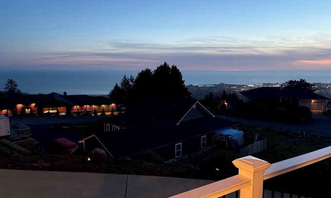 Brookings House | The Bird’s Nest: 5-yr new, 3 Bedroom 180 degree Ocean View Home in Brookings, OR