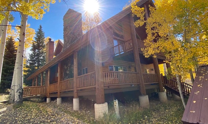 Mammoth Creek Cabin | The Bison at Panguitch Lake - Secluded Master and private hot tub