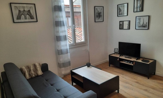 Le Busca Apartment | The black and white nice studio hyper center and wifi