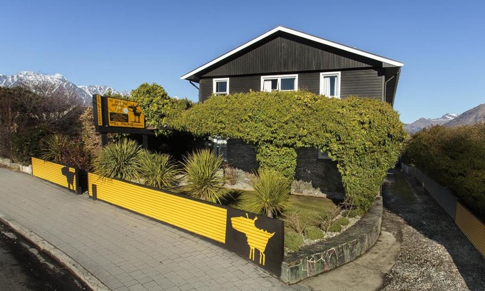 Queenstown City Centre Hotel | The Black Sheep Backpackers