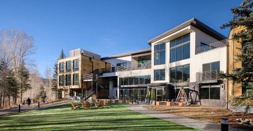 Silverthorne Hotel | The Block Hotel & Commons