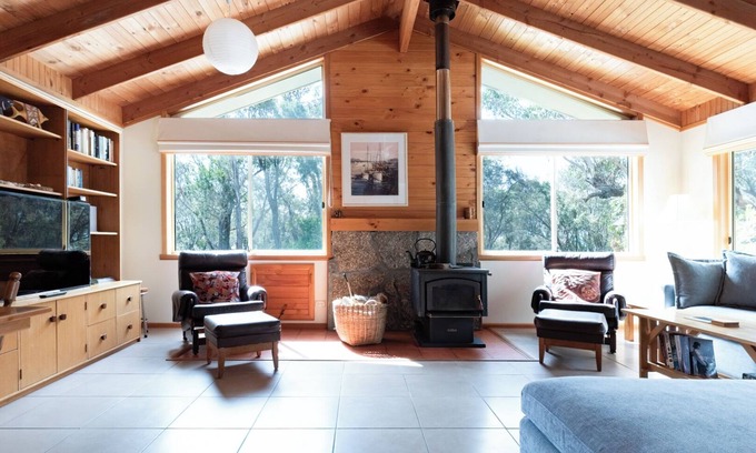 Binalong Bay House | The Blue Bush Shack in Binalong Bay
