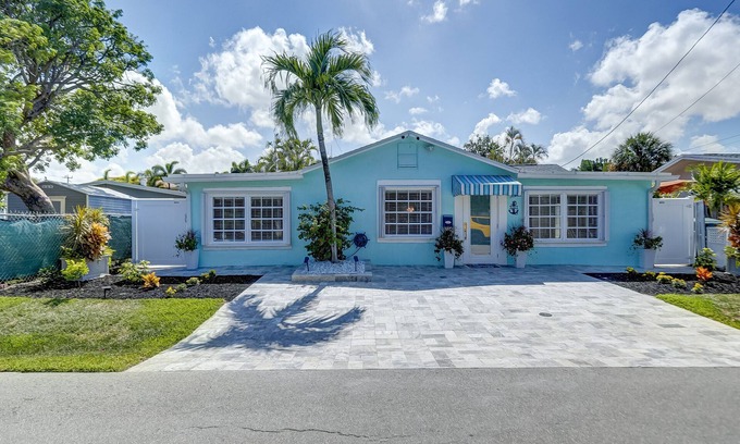 Oakland Park House | The Blue Key Cottage your own private Key!