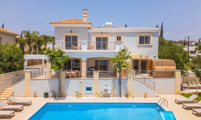 Agios Tychon Villa | The Blue Pearl Villa Limassol - Pool Jacuzzi Sauna