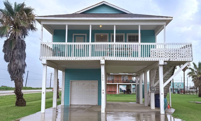 Surfside Beach House | The Blue Seagull - Gulf Views a few step from the beach!