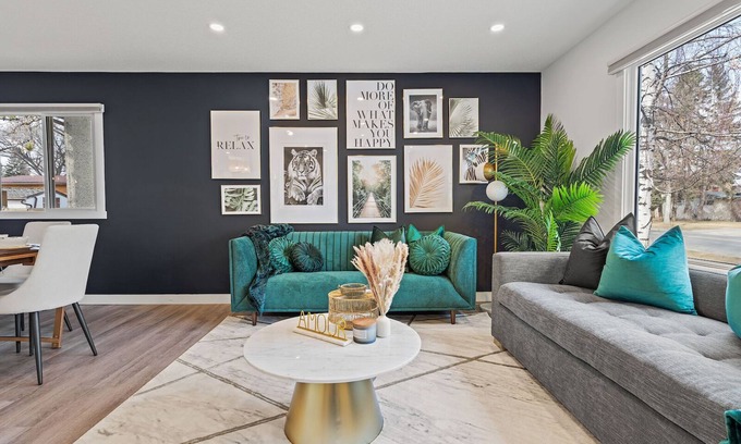 Southeast Calgary House | The Bluebird & The Nest | 10 Min DT | Free Parking | Upscale | Private Back Yard