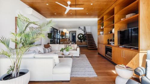 Corlette House | The Boathouse on the Beach