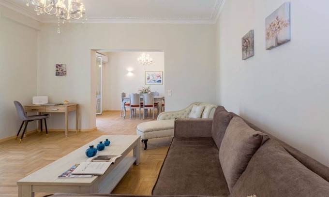 Old Town Apartment | The Bright Suite - elegant, fully renovated, with lift, air conditioning apt