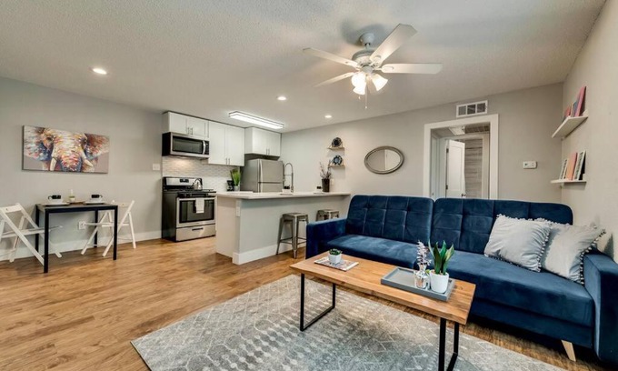 Old East Dallas Apartment | The Brilliant Flat Arboretum Tickets Included
