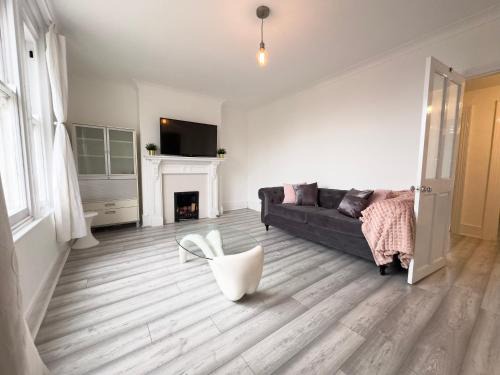 Walthamstow Apartment | The Browns residence