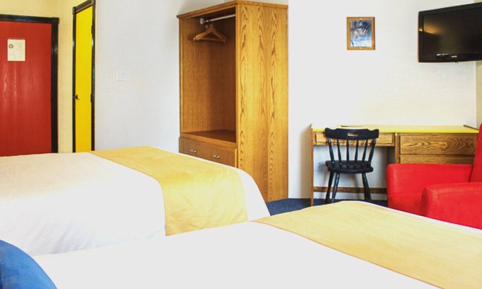 Silver Star Mountain Hotel | The Bulldog Silver Star - Standard Queen + Queen 2