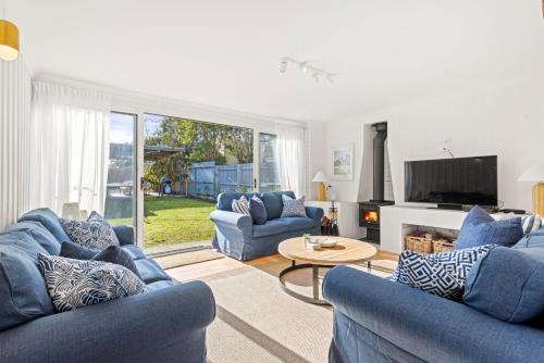 Culburra Beach House | The Cabana - Pet Friendly with Fireplace - 2 Mins to Beach