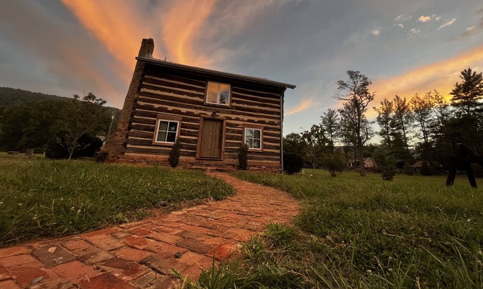 Afton Cabin | The Cabin at Clonmel: Historic Blue Ridge Mountain getaway, conveniently located