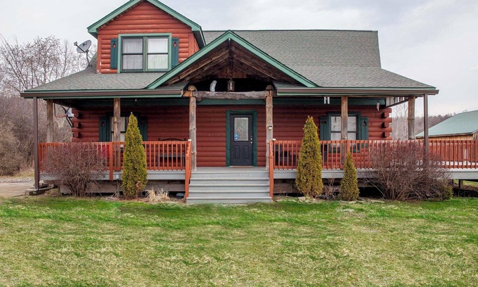 Hammondsport Cabin | The Cabin located in the Finger Lakes Region is central to Watkins Glen, Penn Yan and Hammondsport