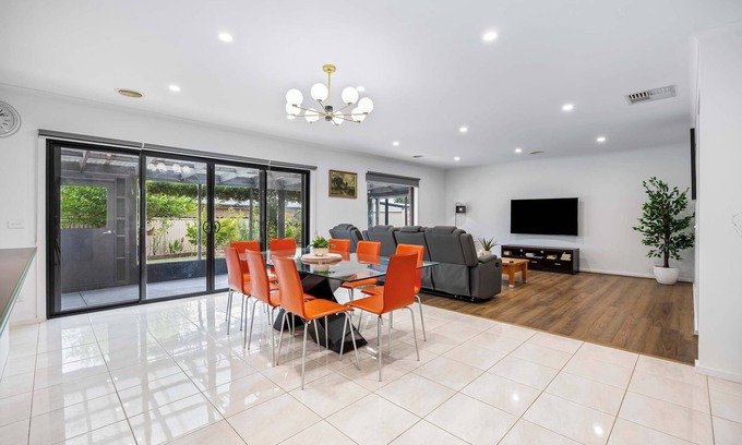 Canadian House | The Canadian Escape, Ballarat - Up to 10 guests!
