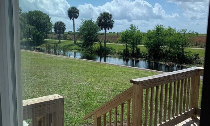Buckhead Ridge House | The Canal House Charming 2-bedroom house with AC, WiFi in fabulous Okeechobee