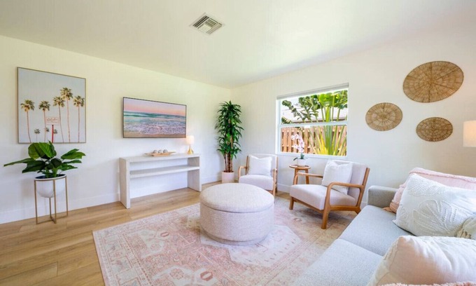 Bonita Shores House | The Canary Palm - Fenced Private Backyard