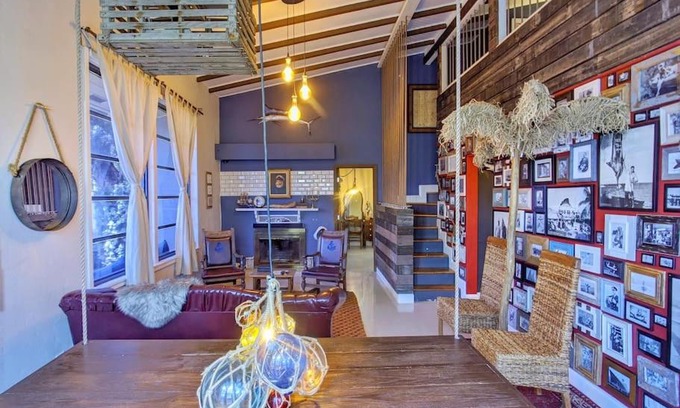 Poinsettia Heights House | The Captain's Quarters - Home & Guesthouse