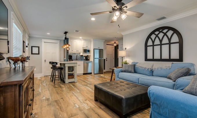Mount Dora Cottage | The Carlton* 3 min walk to Downtown Mt. Dora!
