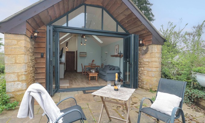Barwick Cottage | THE CART SHED, with open fire in Yeovil, Somerset
