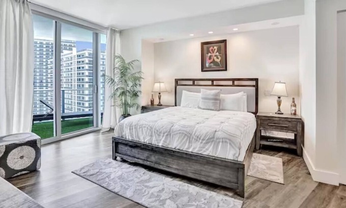Hollywood South Central Beach Apartment | The Castle IN the SKY Wall to Wall Ocean Front