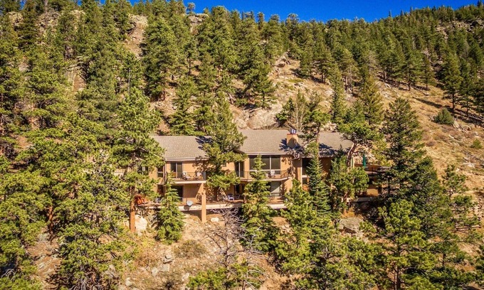 Windcliff Estates House | The Cedars Luxury At Windcliff 5 Bedroom Home by RedAwning