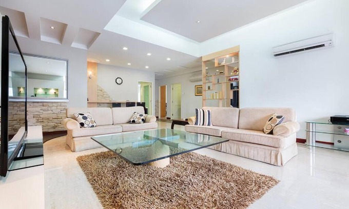 Downtown Singapore Apartment | The Center of Singapore; China Town