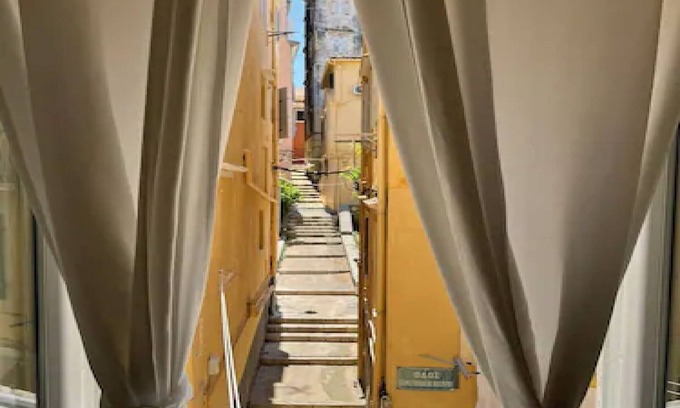 Old Town Apartment | THE CENTRIC Apt. by LOC HOSPITALITY