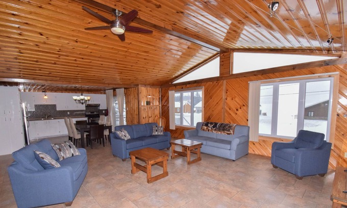 Lac-des-Plages House | The Chalet des Grands Pins
