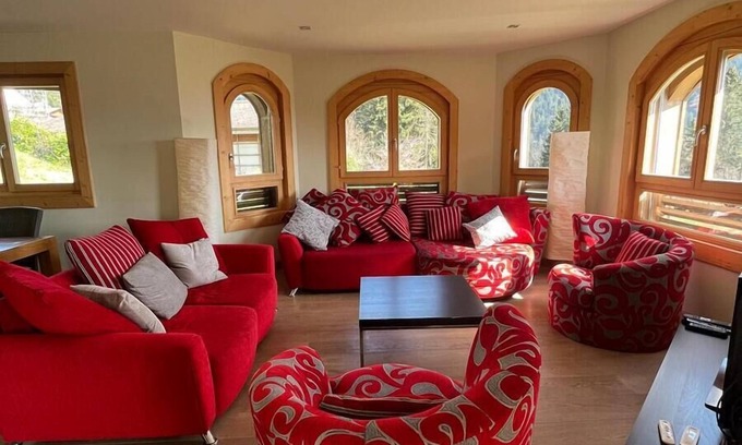 Alpe des Chaux Ski Chalet | The chalet is located 1km from the start of the Barboleuse gondola linking the Villars-Gryon-Les Dia