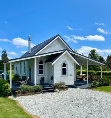 Broadwood Villa | The Chapel - Kohukohu