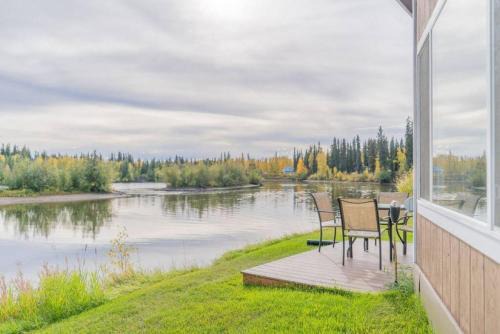 College House | The Chena River House River Suite